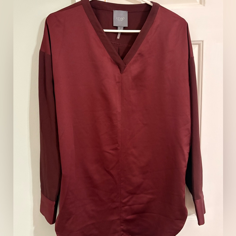 Lysse women’s two-toned, v-neck top